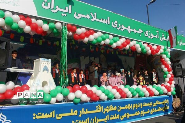 برپایی غرفه سازمان دانش‌آموزی شهر تهران