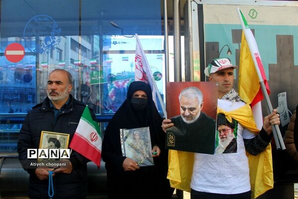 برپایی غرفه سازمان دانش‌آموزی شهر تهران