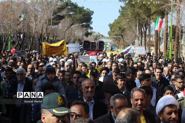 حضور مردم انقلابی نایین در راهپیمایی ۲۲ بهمن