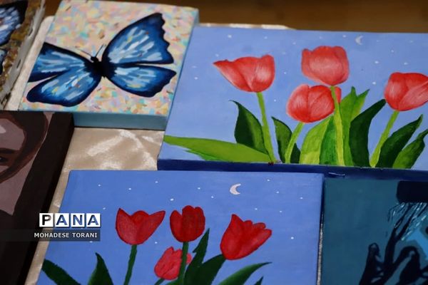 نمایشگاه دست سازه های دانش‌آموزان هنرستان منصوره خلیلی ناحیه یک بهارستان