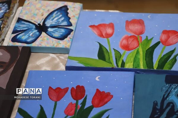نمایشگاه دست سازه های دانش‌آموزان هنرستان منصوره خلیلی ناحیه یک بهارستان