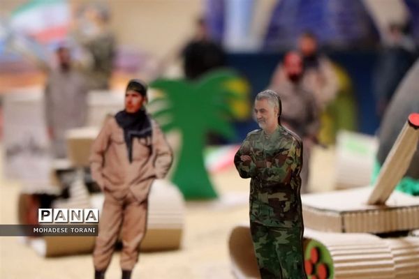 نمایشگاه دست سازه های دانش‌آموزان هنرستان منصوره خلیلی ناحیه یک بهارستان