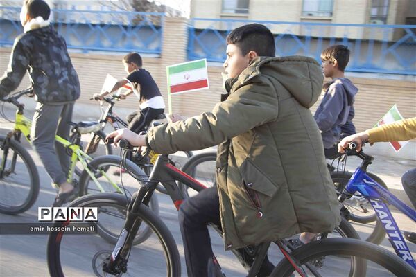 همایش دوچرخه سواری به‌مناسبت 22 بهمن
