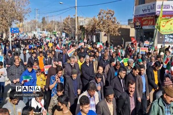 حضور گسترده مردم انقلابی شهر تیتکانلو در راهپیمایی ۲۲ بهمن ماه