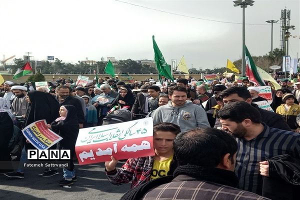 راهپیمایی یوم الله 22 بهمن در قم-3