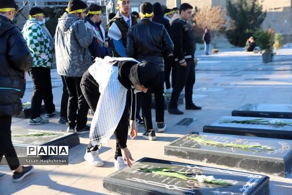 تجدیدمیثاق دانش‌آموزان شهرستان اسلامشهربا شهدا