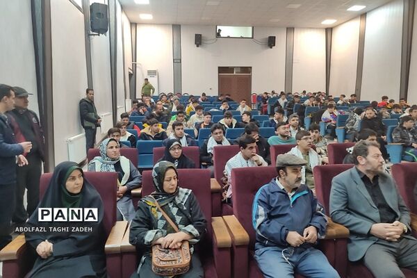 اعزام دانش‌آموزان پسر منطقه کهریزک به اردوی راهیان نور