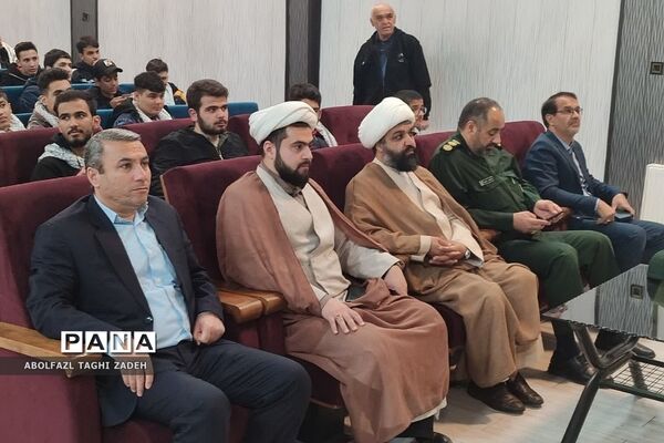 اعزام دانش‌آموزان پسر منطقه کهریزک به اردوی راهیان نور