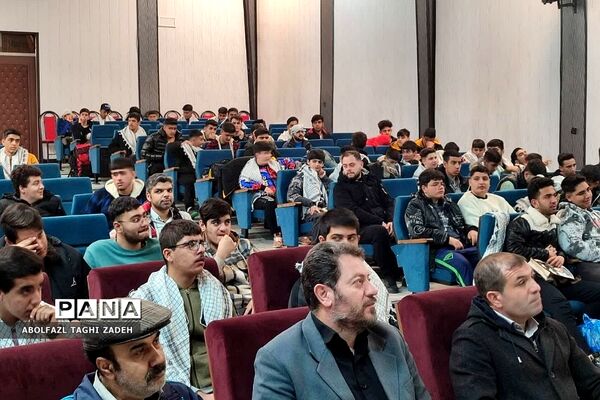 اعزام دانش‌آموزان پسر منطقه کهریزک به اردوی راهیان نور