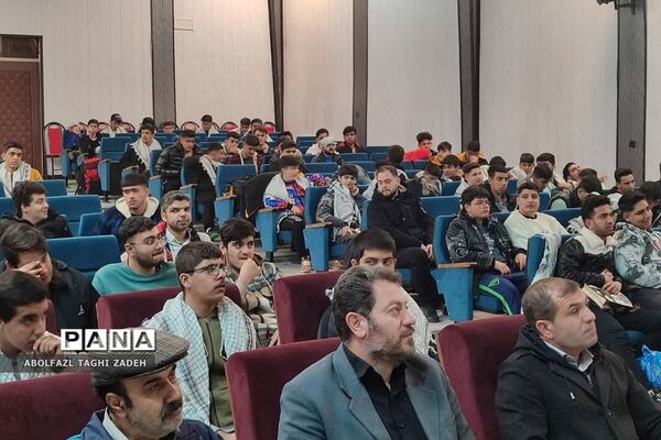 اعزام دانش‌آموزان پسر منطقه کهریزک به اردوی راهیان نور