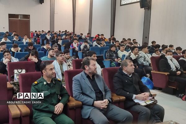 اعزام دانش‌آموزان پسر منطقه کهریزک به اردوی راهیان نور
