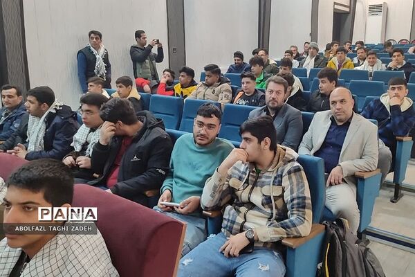 اعزام دانش‌آموزان پسر منطقه کهریزک به اردوی راهیان نور