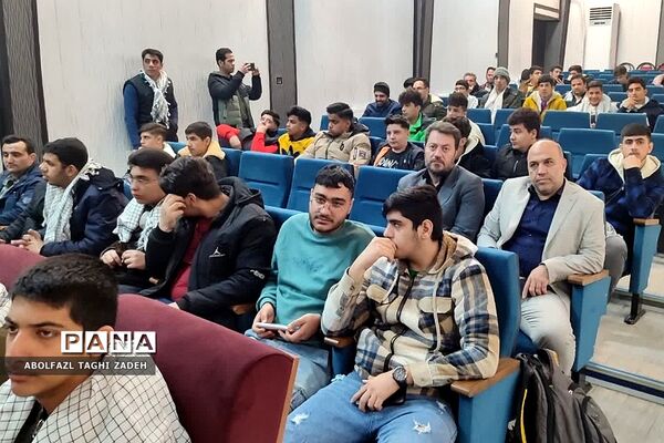 اعزام دانش‌آموزان پسر منطقه کهریزک به اردوی راهیان نور