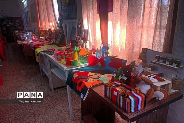 نمایشگاه هنرهای دستی دانش‌آموزان مدرسه فاطمیه