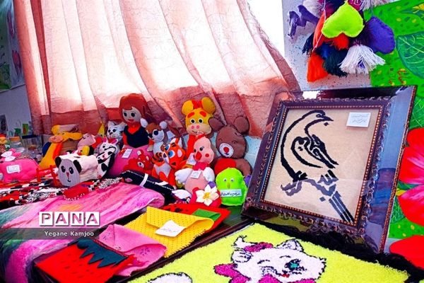 نمایشگاه هنرهای دستی دانش‌آموزان مدرسه فاطمیه