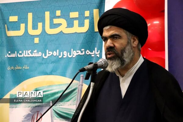 نشست فرماندار با رای اولی های ناحیه یک بهارستان