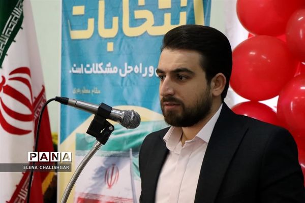 نشست فرماندار با رای اولی های ناحیه یک بهارستان