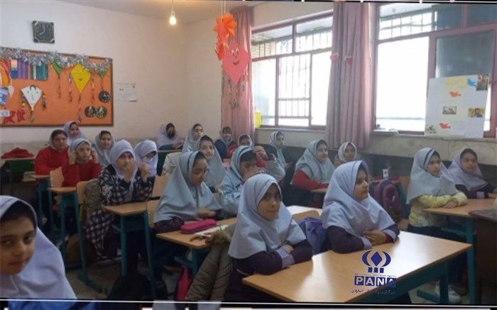 گرامیداشت یاد شهدای حادثه تروریستی کرمان در دبستان شهید احمدی اصفهان/ فیلم