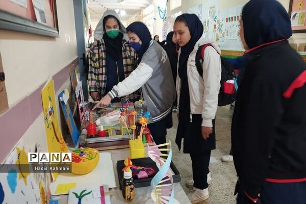 برگزاری نمایشگاه دست‌سازه دروس توسط دانش‌آموزان خلاق دبیرستان نور هدایت شهریار