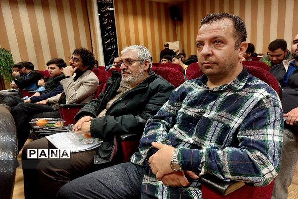 حضور دانش‌آموزان و فرهنگیان در آیین اختتامیه مسابقات قرآن منطقه ۱۸