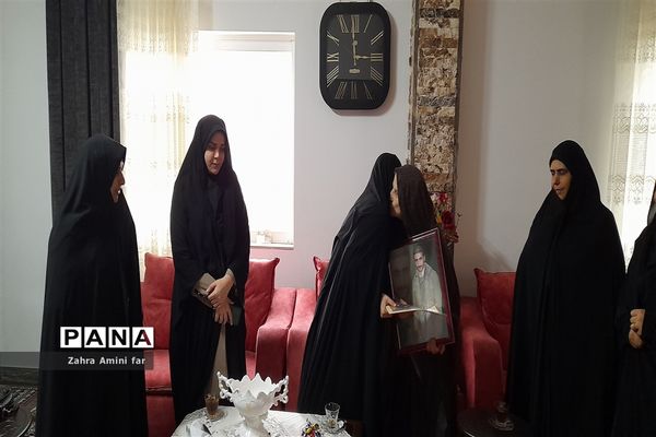 ادای احترام سرپرست دفتر امور زنان و خانواده استانداری مازندران به مقام شامخ شهدا شهرستان نور