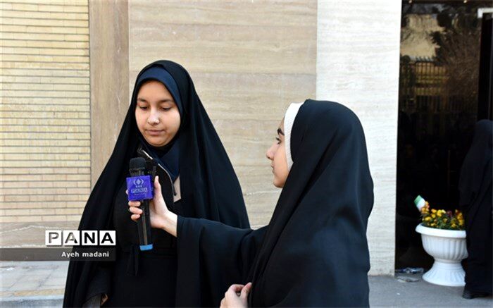 دعوت دانش‌آموزان اصفهانی از مردم برای حضور پای صندوق‌های رأی/ فیلم