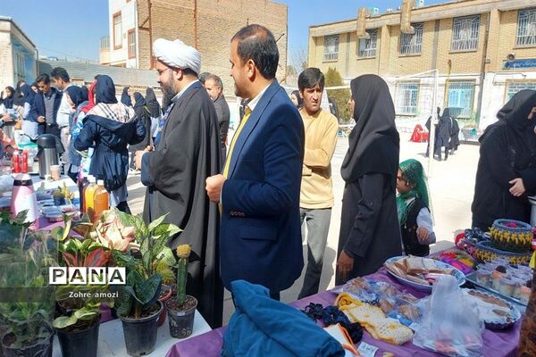 بازارچه کسب و کار دانش‌آموزی در دبیرستان شهید محمدی پور خلیل‌آباد