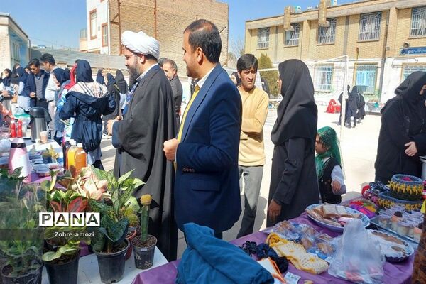 بازارچه کسب و کار دانش‌آموزی در دبیرستان شهید محمدی پور خلیل‌آباد