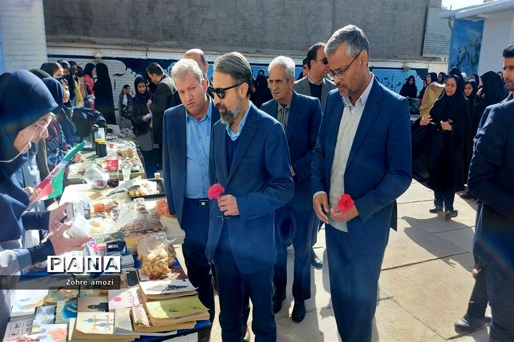 بازارچه کسب و کار دانش‌آموزی در دبیرستان شهید محمدی پور خلیل‌آباد