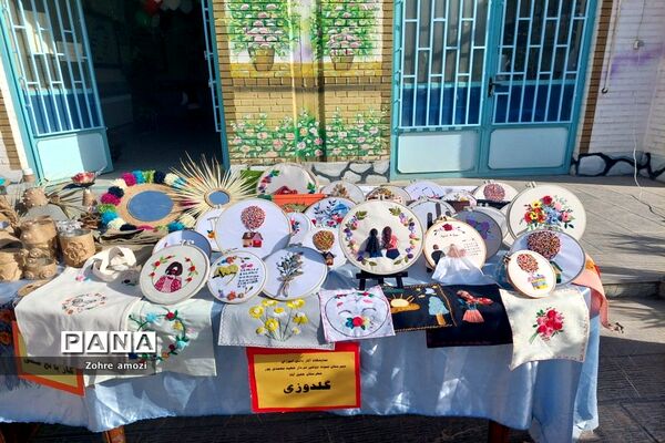 بازارچه کسب و کار دانش‌آموزی در دبیرستان شهید محمدی پور خلیل‌آباد