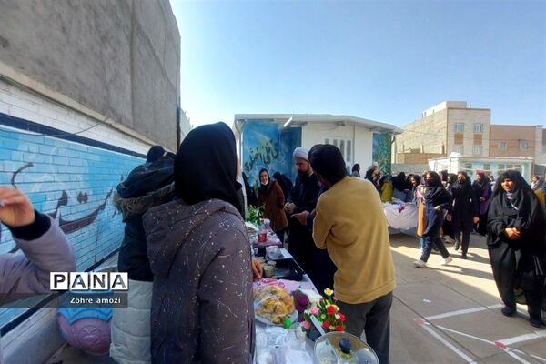 بازارچه کسب و کار دانش‌آموزی در دبیرستان شهید محمدی پور خلیل‌آباد