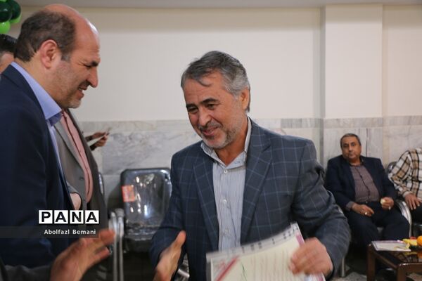 آیین تقدیر از پدران جانباز دانش‌آموزان دبیرستان شاهد نجمیه قم