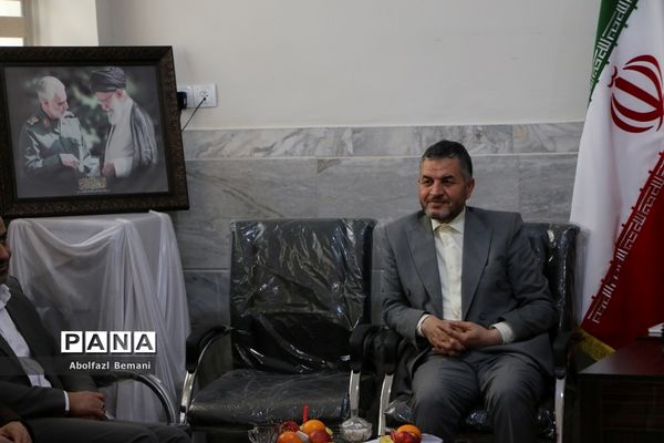 آیین تقدیر از پدران جانباز دانش‌آموزان دبیرستان شاهد نجمیه قم