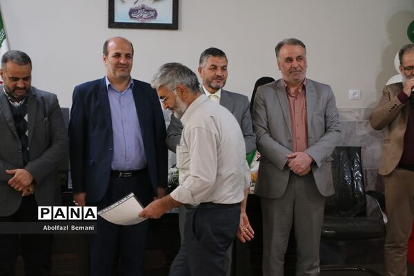 آیین تقدیر از پدران جانباز دانش‌آموزان دبیرستان شاهد نجمیه قم