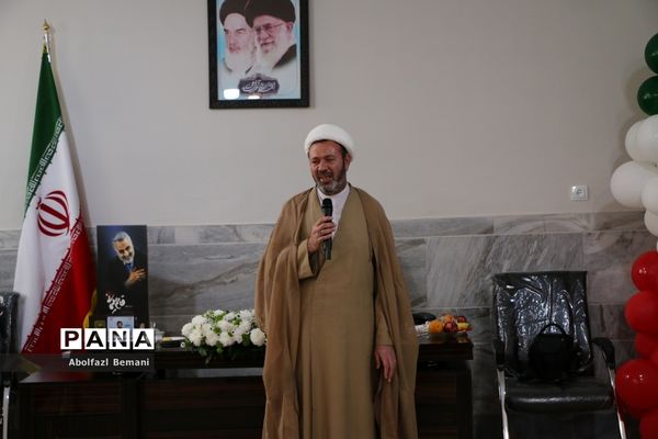 آیین تقدیر از پدران جانباز دانش‌آموزان دبیرستان شاهد نجمیه قم