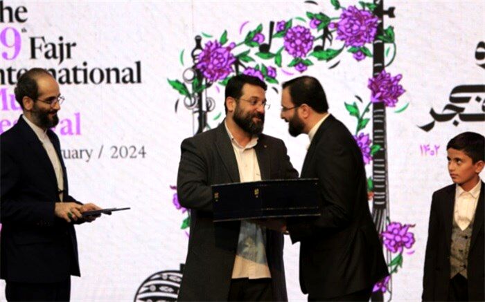 تقدیر جانشین وزیر و رئیس جشنواره موسیقی فجر از خواننده «فرمانده مهدی»