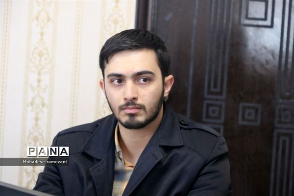 نشست صمیمی اعضای قرارگاه میدان ۱۴ صفر ۲ ناحیه ۶ مشهد با رئیس سازمان دانش آموزی استان