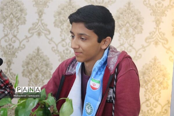 نشست صمیمی اعضای قرارگاه میدان ۱۴ صفر ۲ ناحیه ۶ مشهد با رئیس سازمان دانش آموزی استان