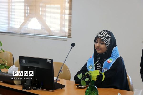 نشست صمیمی اعضای قرارگاه میدان ۱۴ صفر ۲ ناحیه ۶ مشهد با رئیس سازمان دانش آموزی استان