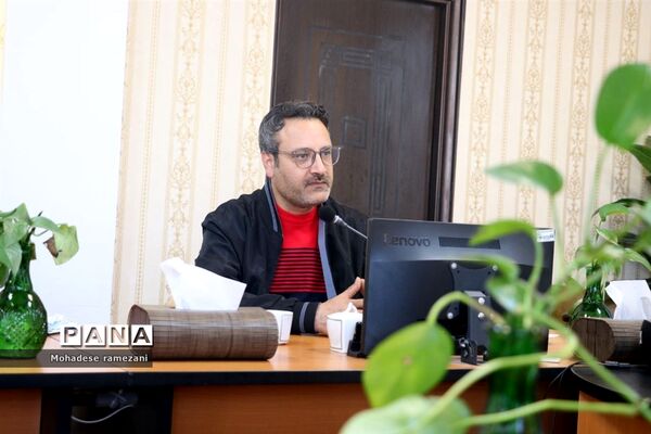 نشست صمیمی اعضای قرارگاه میدان ۱۴ صفر ۲ ناحیه ۶ مشهد با رئیس سازمان دانش آموزی استان