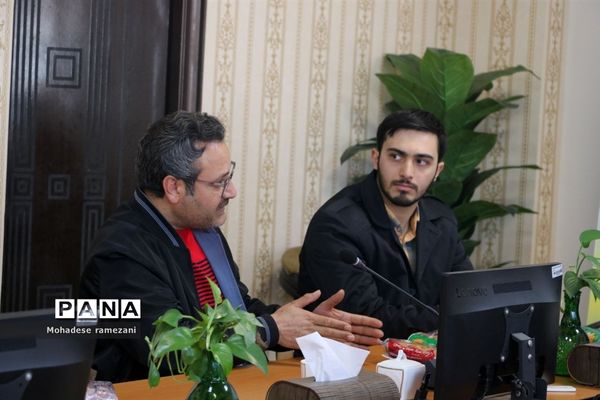 نشست صمیمی اعضای قرارگاه میدان ۱۴ صفر ۲ ناحیه ۶ مشهد با رئیس سازمان دانش آموزی استان