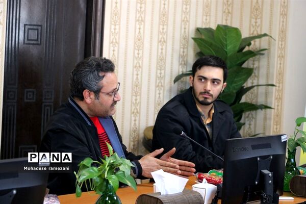 نشست صمیمی اعضای قرارگاه میدان ۱۴ صفر ۲ ناحیه ۶ مشهد با رئیس سازمان دانش آموزی استان