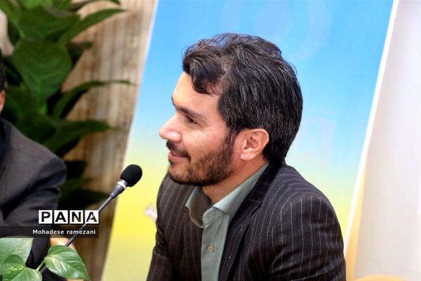 نشست صمیمی اعضای قرارگاه میدان ۱۴ صفر ۲ ناحیه ۶ مشهد با رئیس سازمان دانش آموزی استان