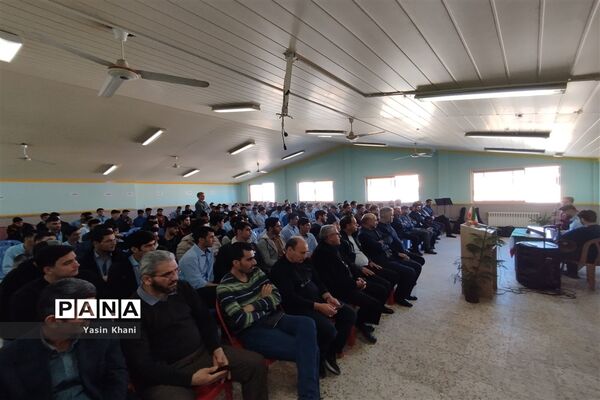 مراسم تجلیل از نفرات برتر دبیرستان نمونه‌ شهدای‌ سلمانشهر عباس‌آباد