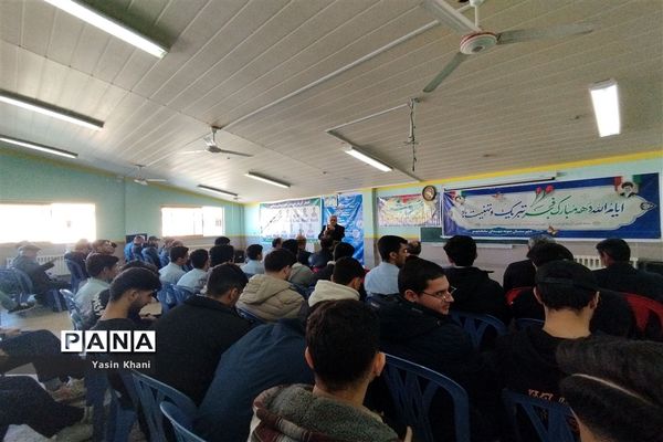 مراسم تجلیل از نفرات برتر دبیرستان نمونه‌ شهدای‌ سلمانشهر عباس‌آباد