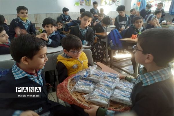 جشن اعیاد شعبانیه در دبستان احمدمعینی منطقه ۱۳