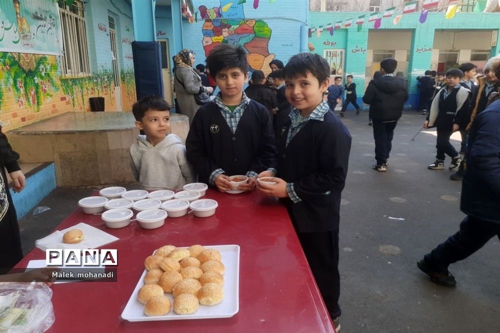 جشن اعیاد شعبانیه در دبستان احمدمعینی منطقه ۱۳
