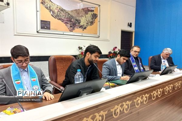 نشست صمیمانه مدیرکل آموزش‌ و پرورش استان مازندران با اعضای تشکل‌های دانش‌آموزی