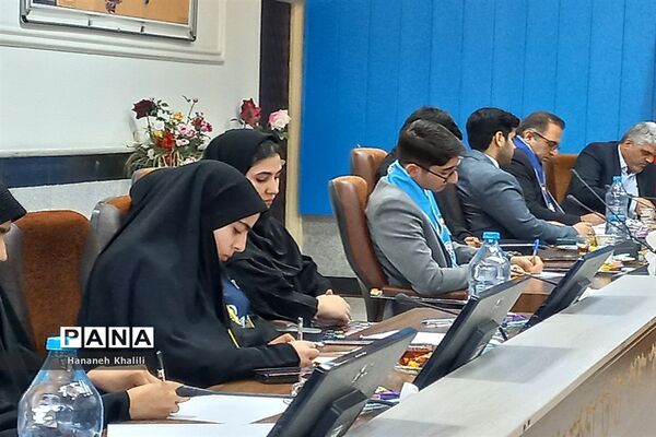 نشست صمیمانه مدیرکل آموزش‌ و پرورش استان مازندران با اعضای تشکل‌های دانش‌آموزی
