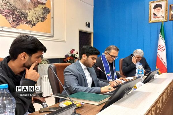 نشست صمیمانه مدیرکل آموزش‌ و پرورش استان مازندران با اعضای تشکل‌های دانش‌آموزی